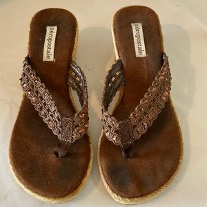 Aéropostale thongs! 2 inch heel. Size 8